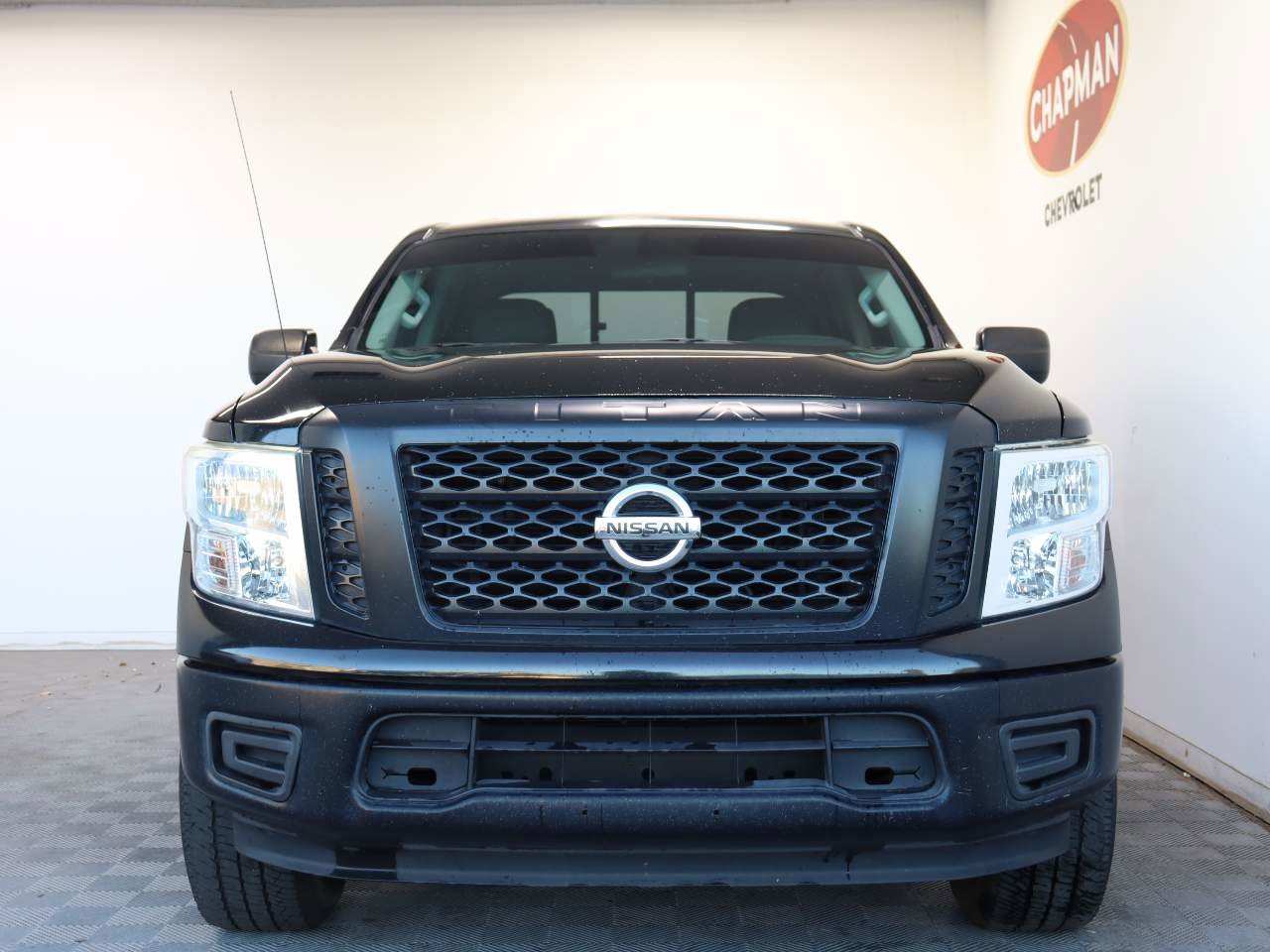 Used 2018 Nissan Titan S image 2
