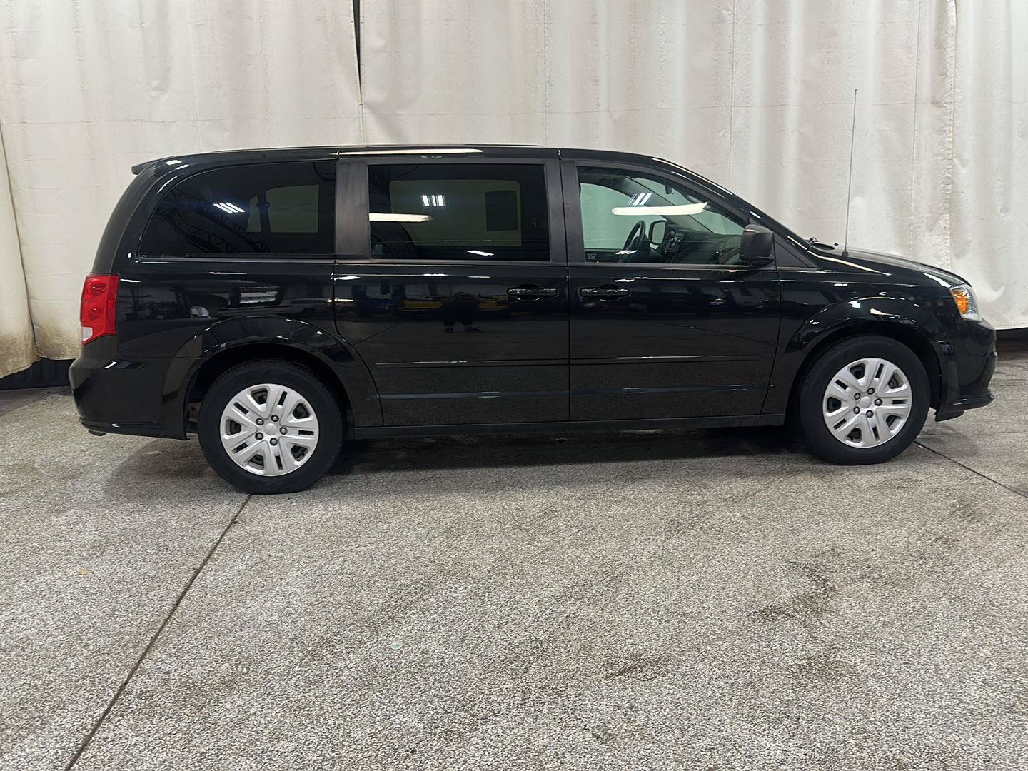 Used 2015 Dodge Grand Caravan SE w/ Quick Order Package 29E SE FWD image 6