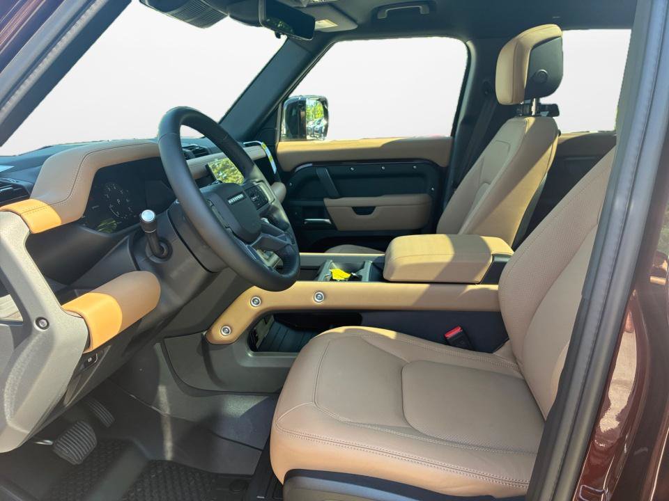 New 2026 Land Rover Defender 130 X-Dynamic SE AWD/4WD image 9