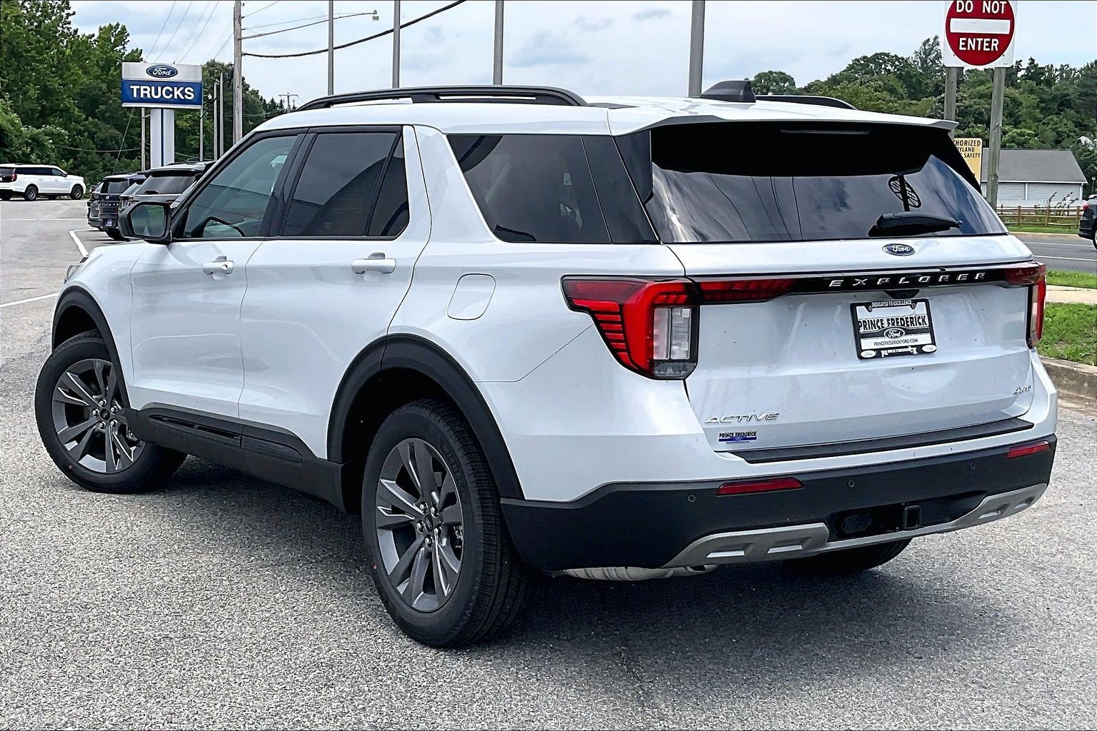 New 2026 Ford Explorer Active w/ Active Comfort Package AWD/4WD image 3