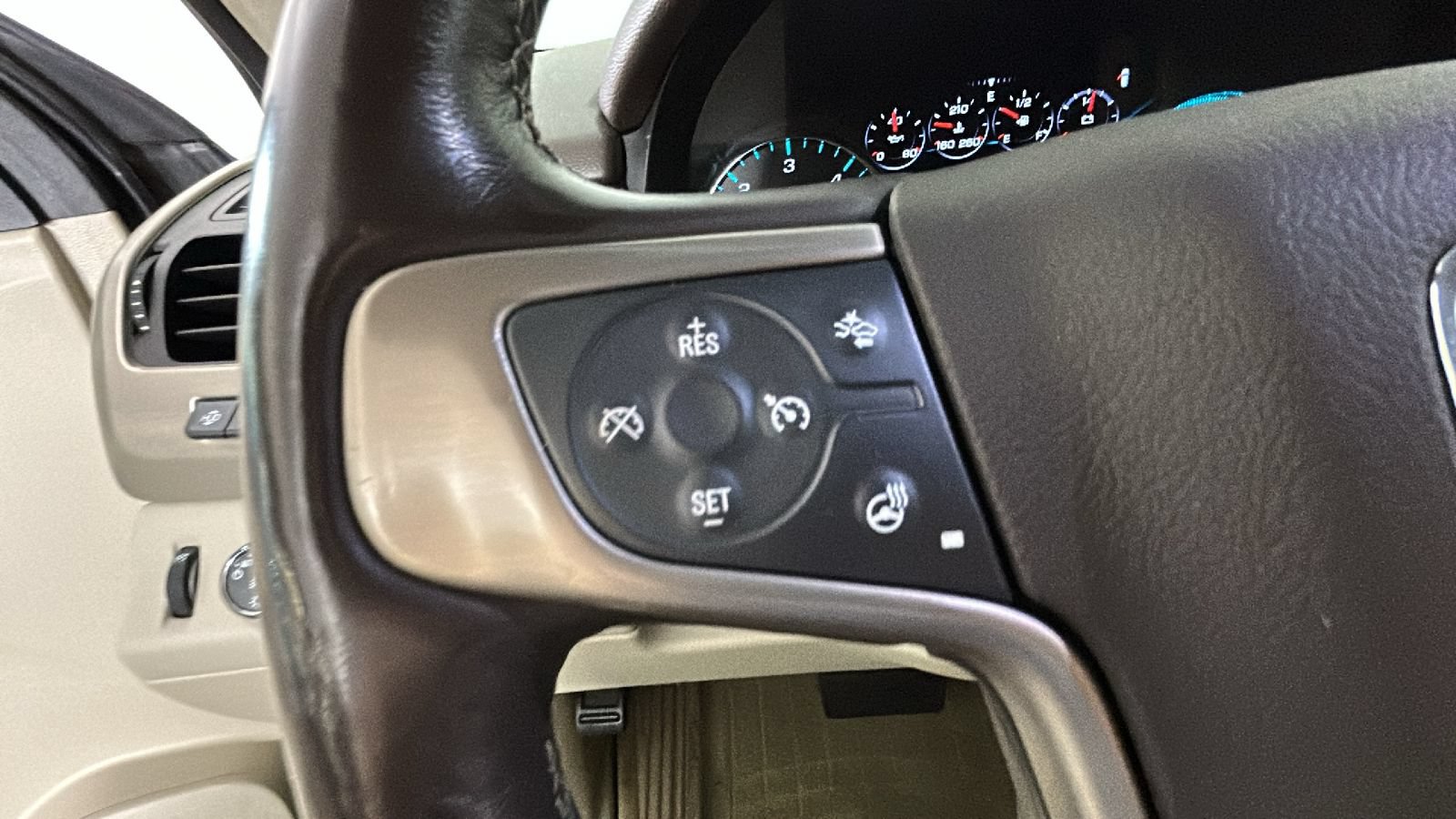 Used 2017 GMC Yukon Denali AWD/4WD image 18