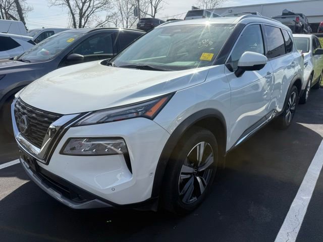 Used 2022 Nissan Rogue SL w/ SL Premium Package image 2