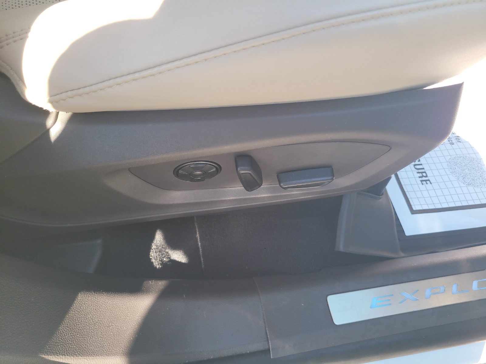 Used 2021 Ford Explorer Platinum w/ Equipment Group 601A AWD/4WD image 32
