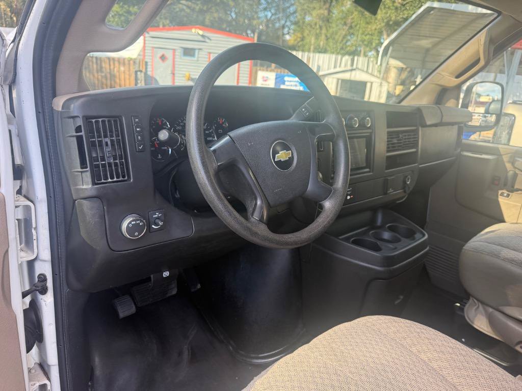 Used 2016 Chevrolet Express 2500 RWD image 18