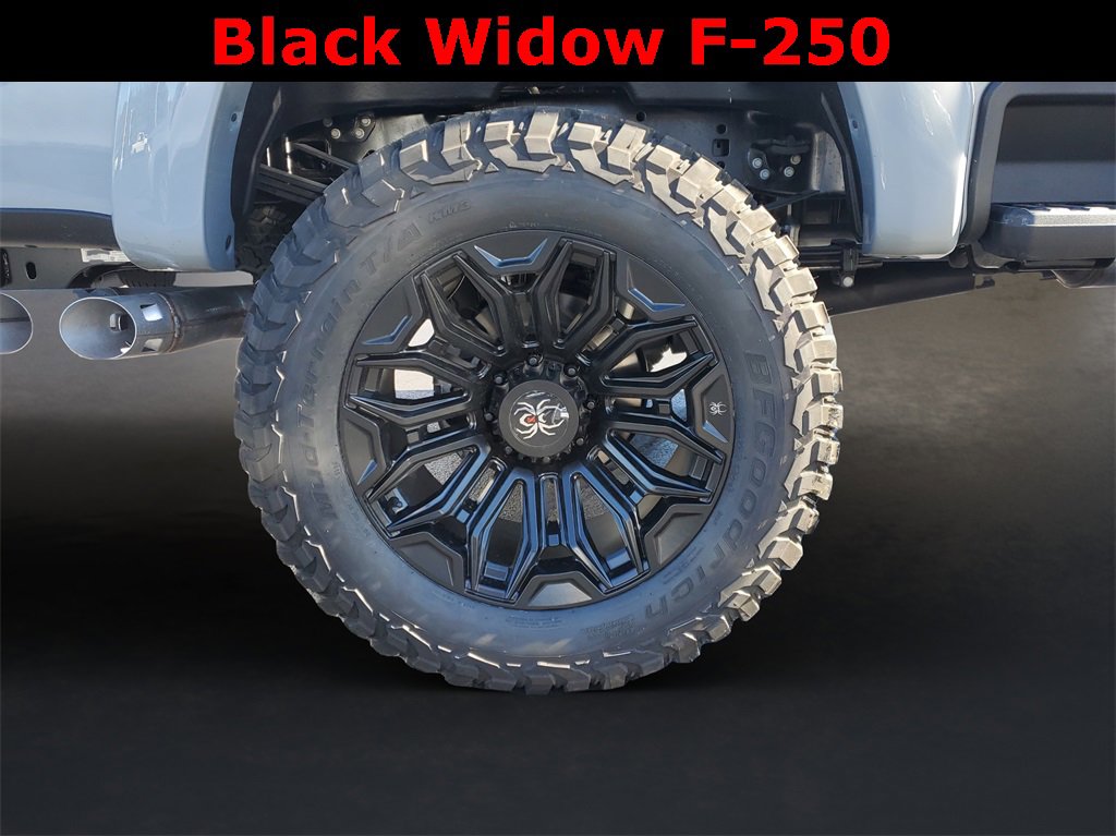 New 2026 Ford F250 Lariat w/ Black Appearance Package image 5