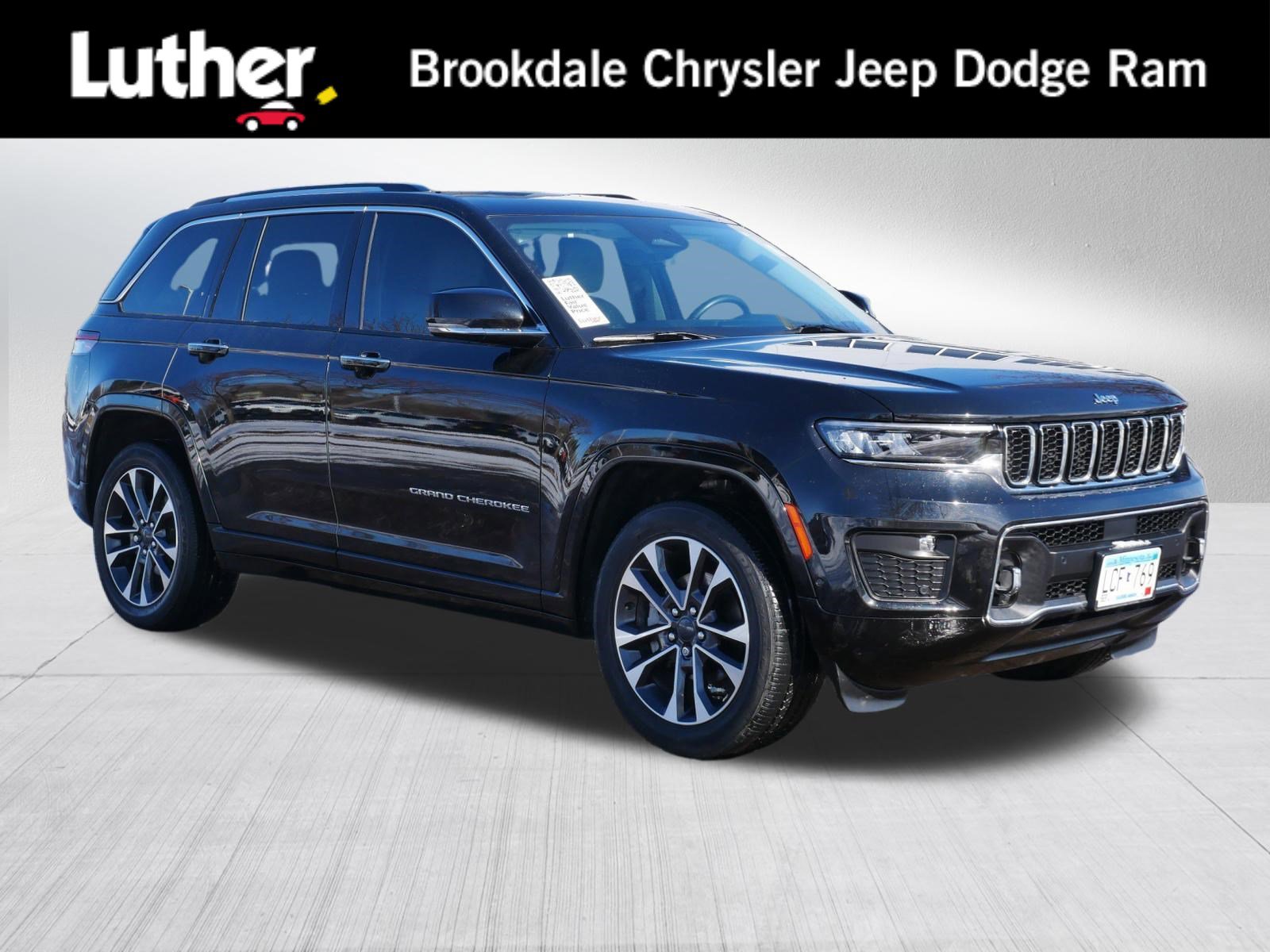 Used 2022 Jeep Grand Cherokee Overland w/ Luxury Tech Group IV AWD/4WD image 1