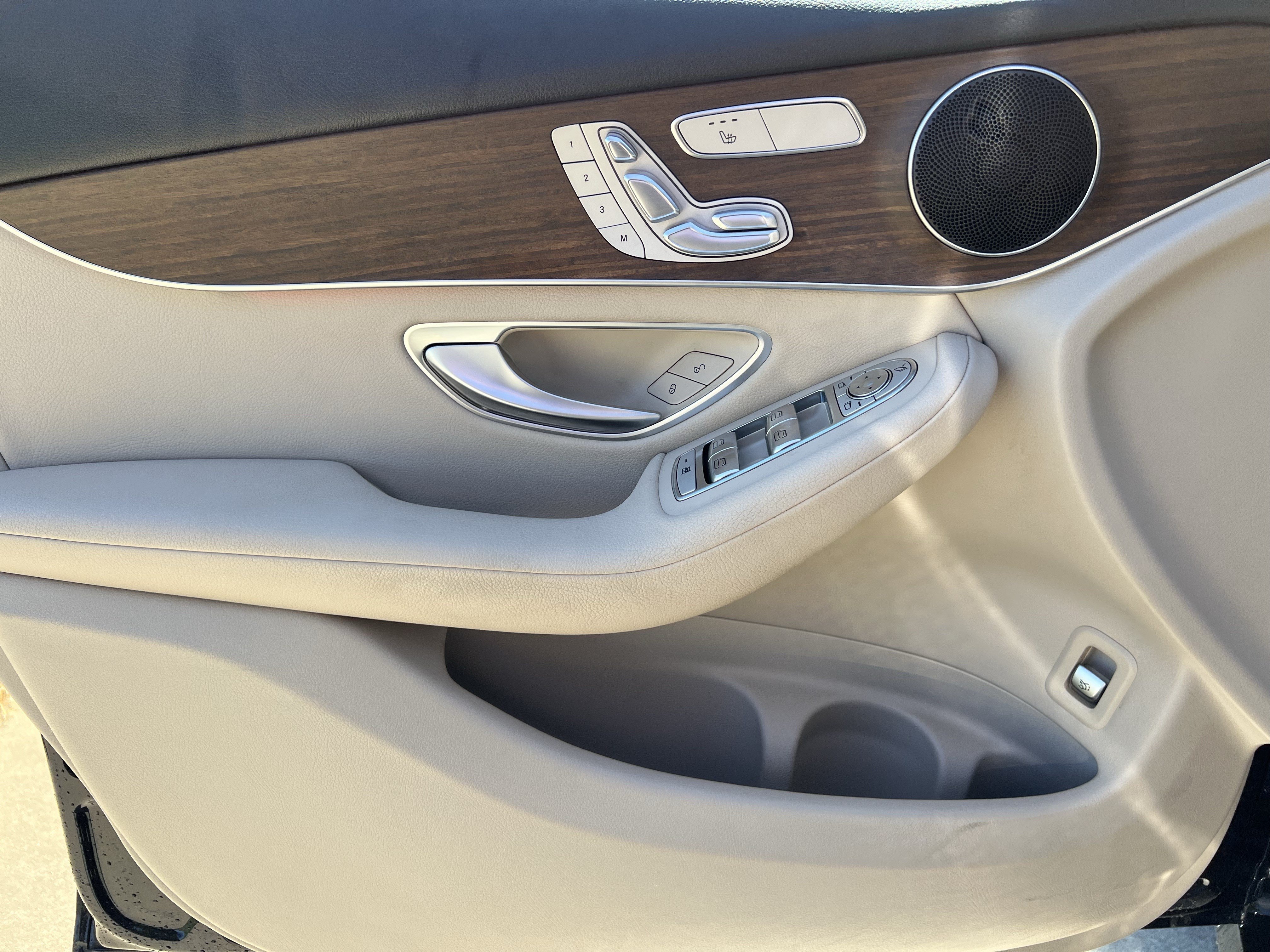 Used 2022 Mercedes-Benz GLC 300 4MATIC w/ Premium Package Lite image 14