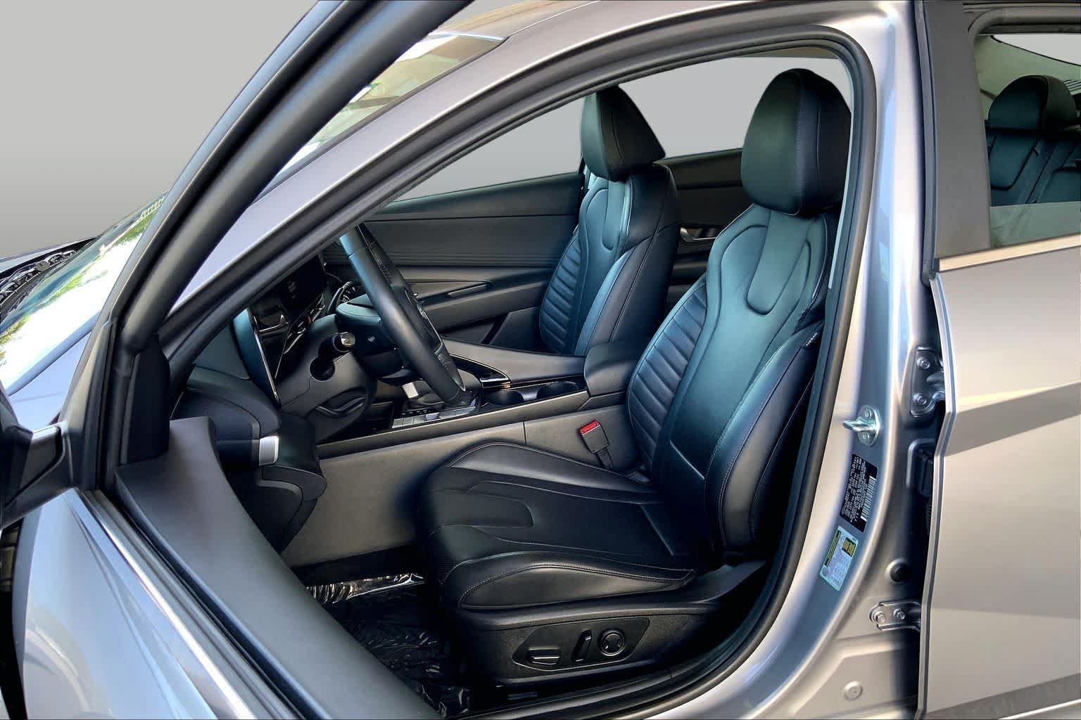 Used 2025 Hyundai Elantra Limited FWD image 8