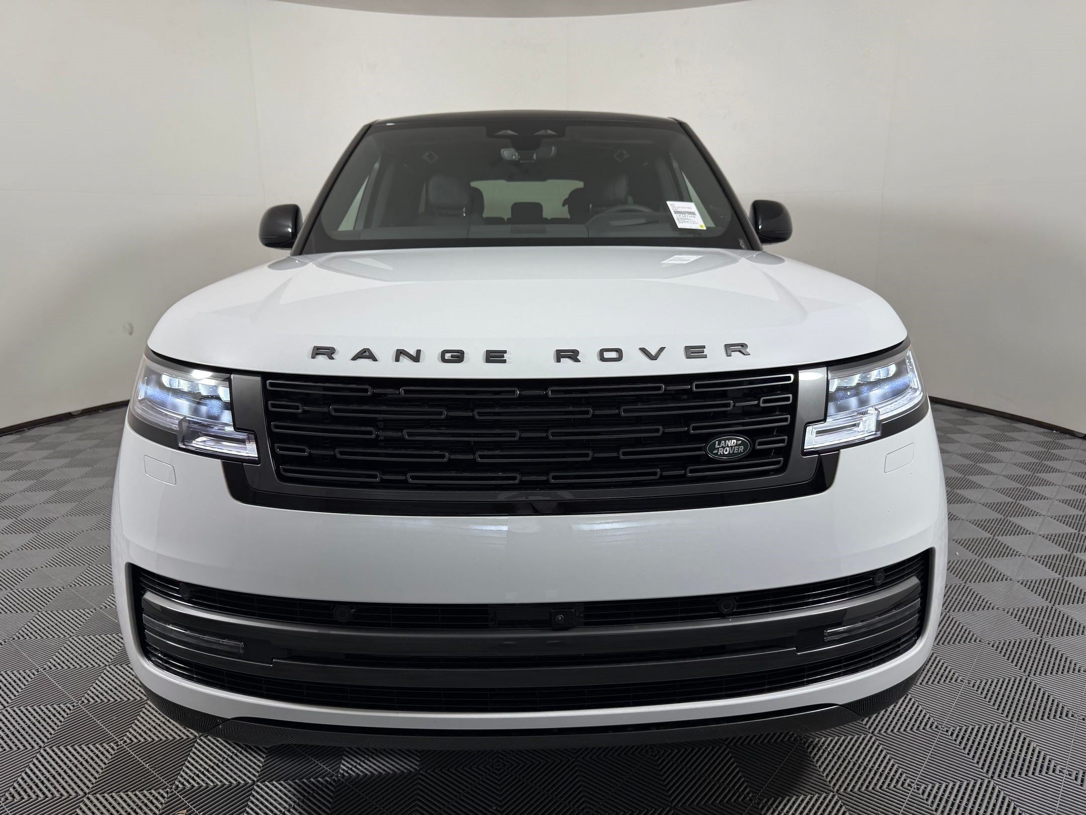 New 2026 Land Rover Range Rover Long Wheelbase SE AWD/4WD image 6