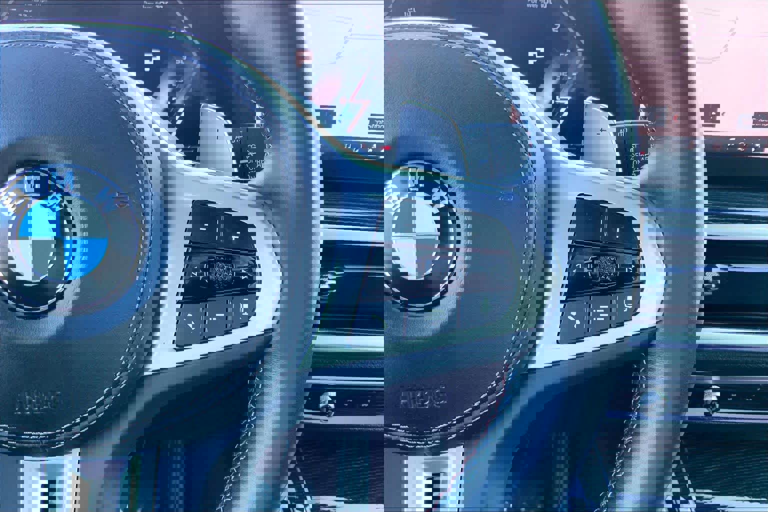 Used 2025 BMW X7 M60i w/ Climate Comfort Package image 25