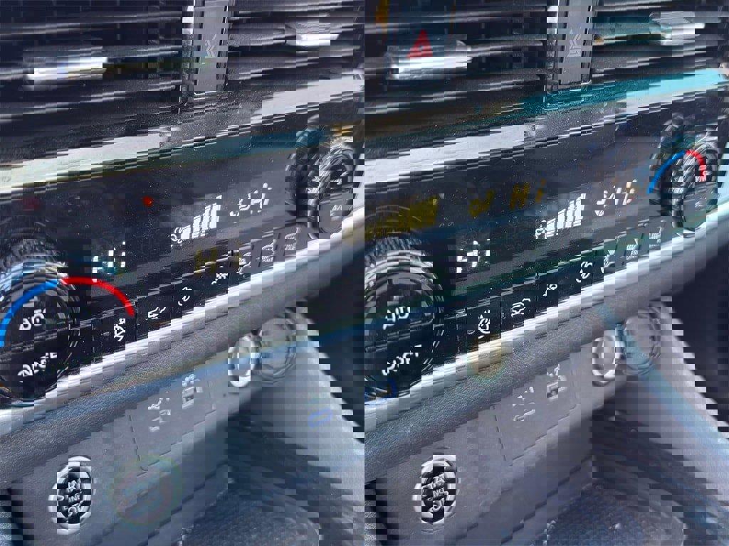 Used 2023 Nissan Rogue SV w/ SV Premium Package image 19