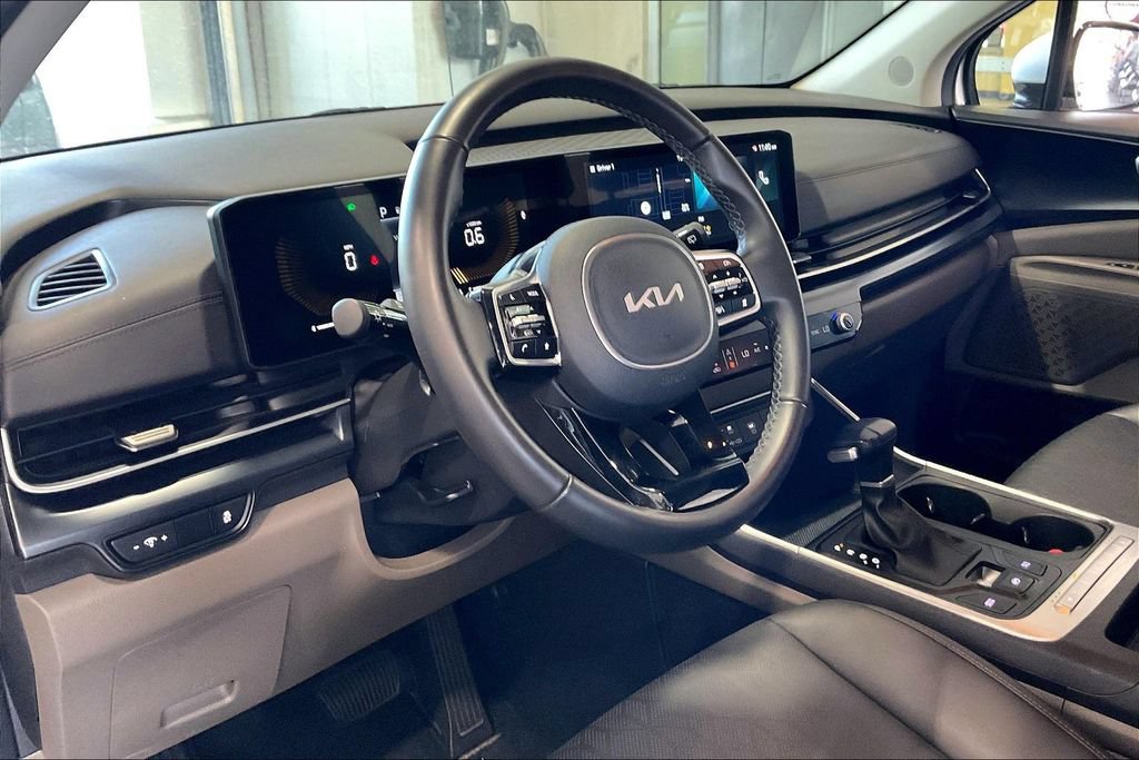 Used 2026 Kia Carnival FWD image 4