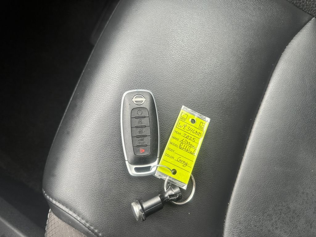 Used 2025 Nissan Pathfinder SL image 28