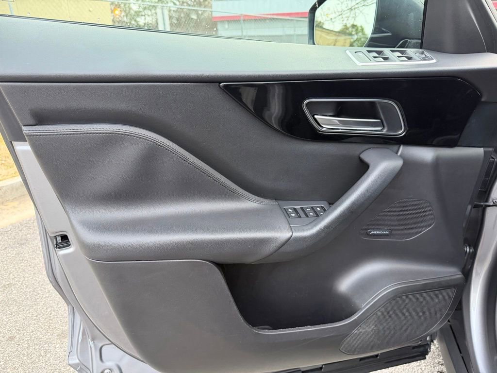 Used 2020 Jaguar F-PACE Premium image 12