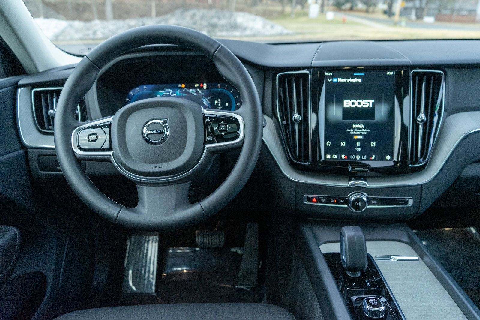 Used 2025 Volvo XC60 B5 Plus image 13