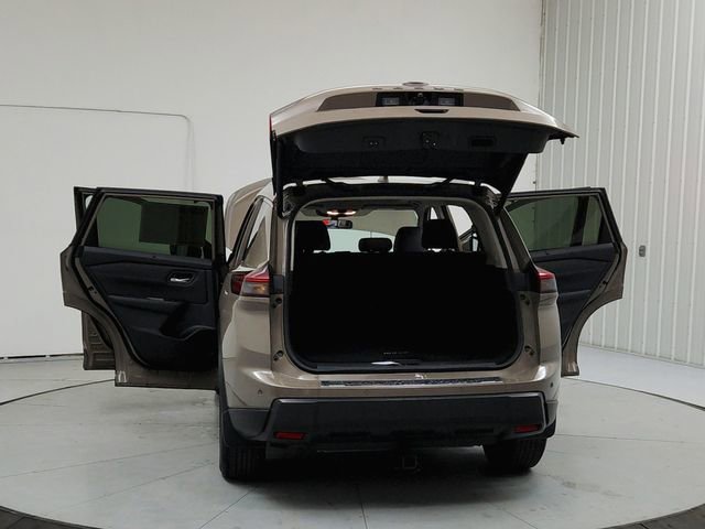 Used 2025 Nissan Rogue SV w/ SV Premium Package image 14