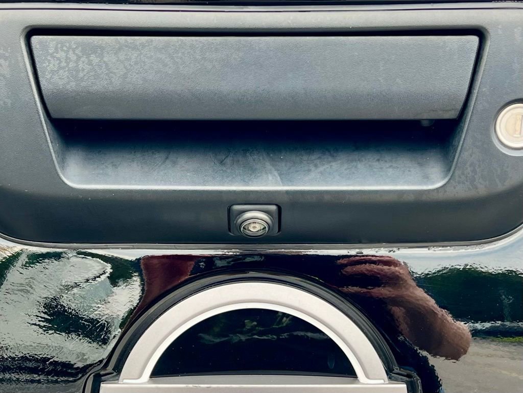 Used 2023 Nissan Titan SV image 6