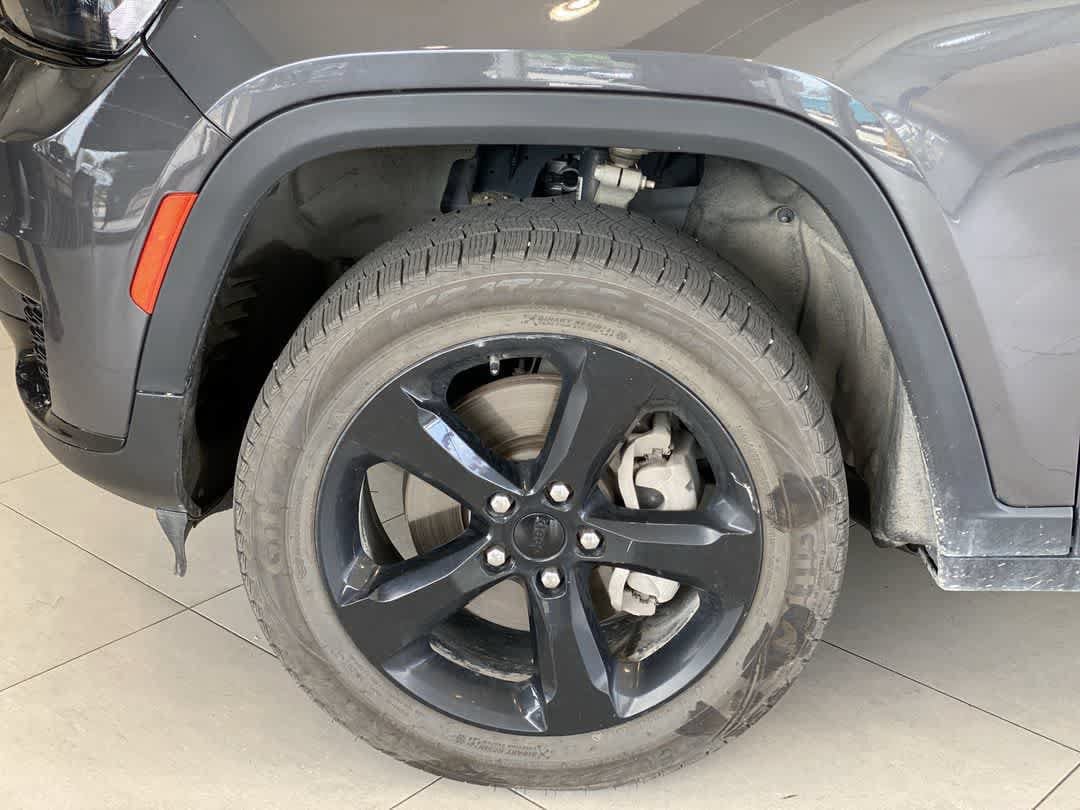 Used 2023 Jeep Grand Cherokee L Laredo AWD/4WD image 13