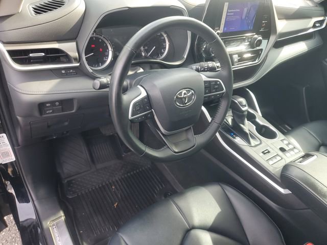 Used 2023 Toyota Highlander LE image 19