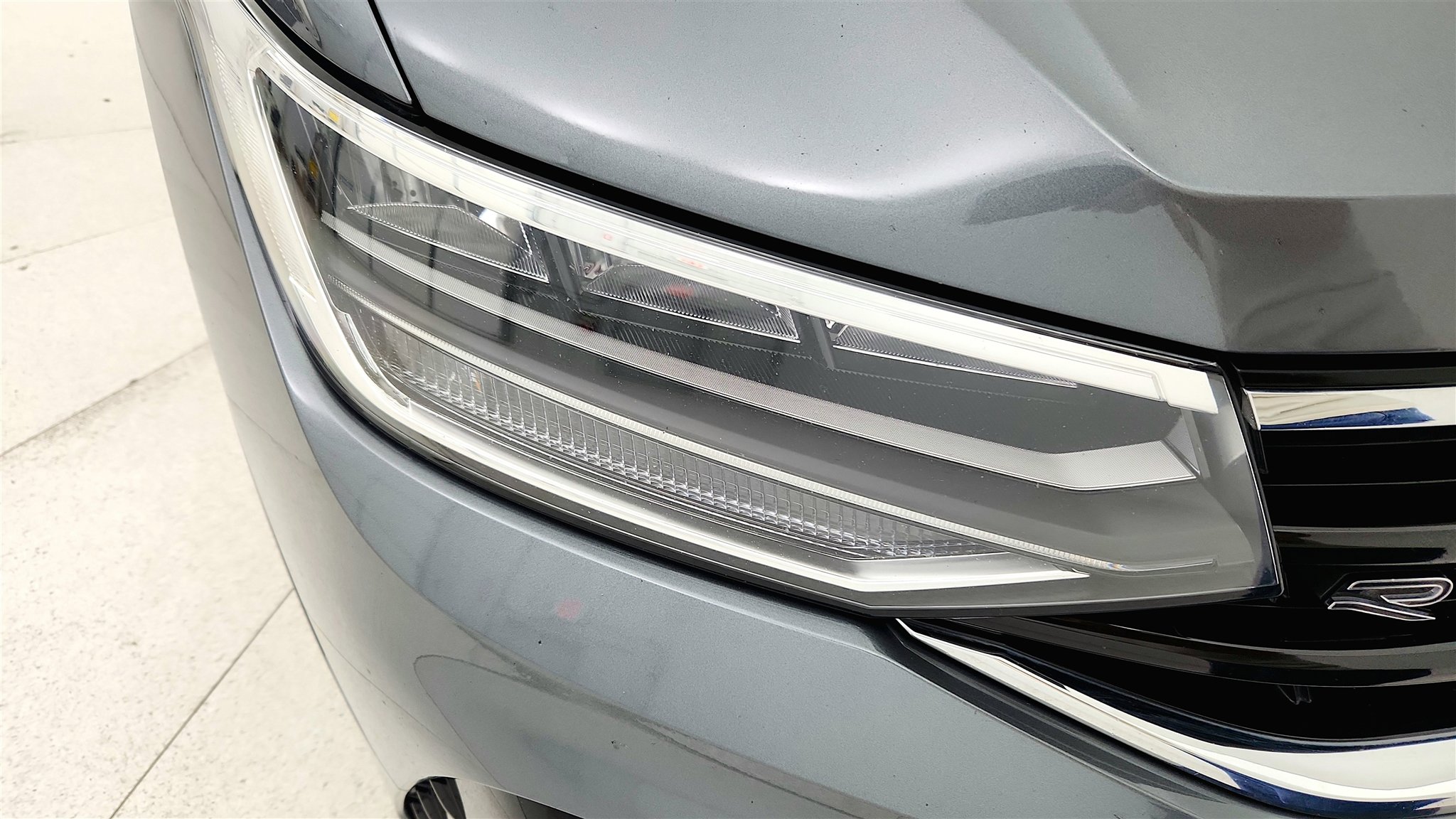 Used 2023 Volkswagen Tiguan SE R-Line image 26