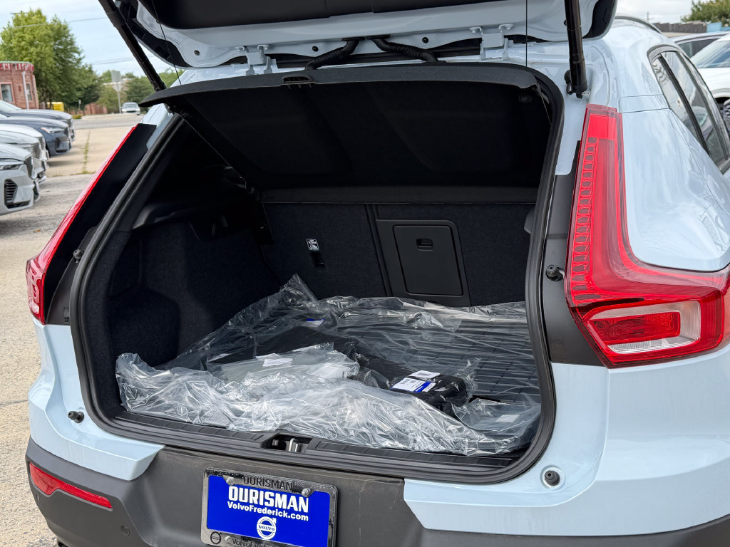 New 2026 Volvo XC40 B5 Plus w/ Protection Package Premier AWD/4WD image 13