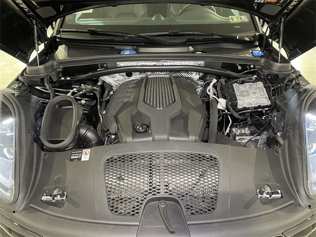 Used 2025 Porsche Macan image 23