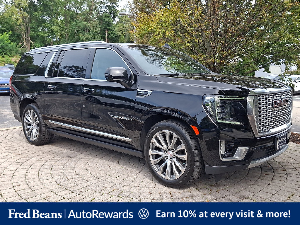 Used 2022 GMC Yukon XL Denali w/ Advanced Technology Package AWD/4WD image 1