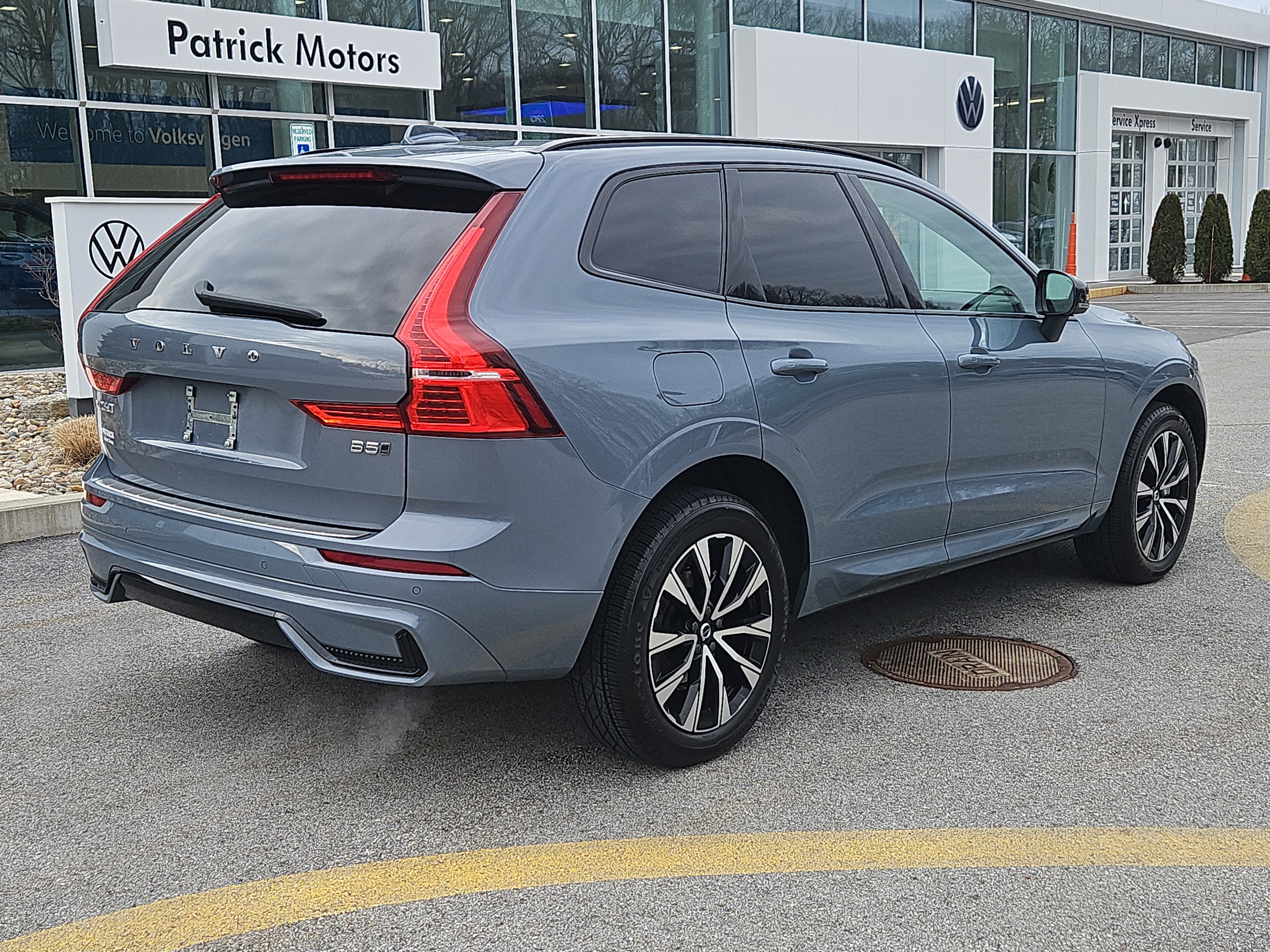 Used 2024 Volvo XC60 B5 Core w/ Climate Package image 2