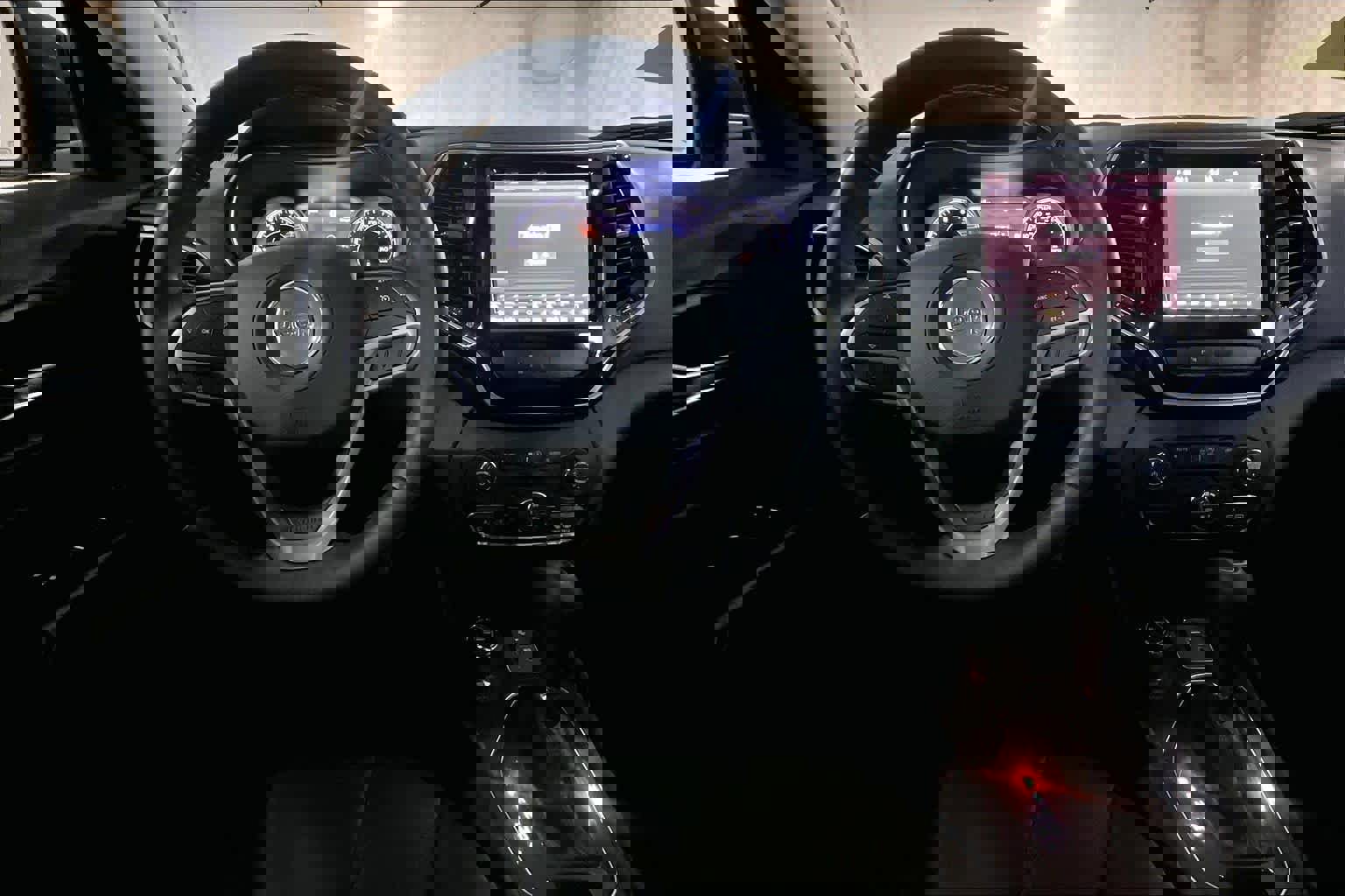 Used 2019 Jeep Cherokee Limited AWD/4WD image 5