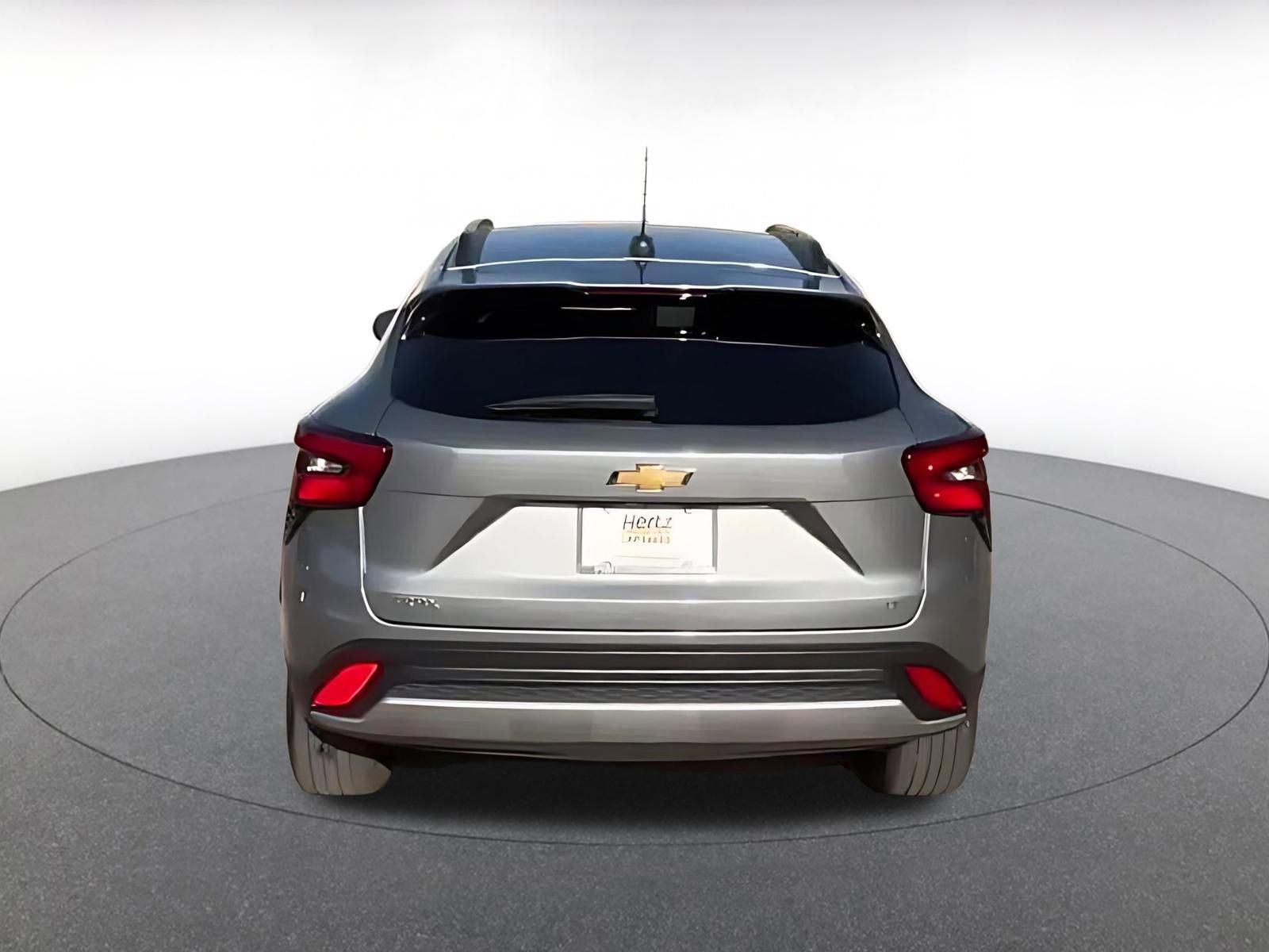 Used 2025 Chevrolet Trax LT FWD image 11