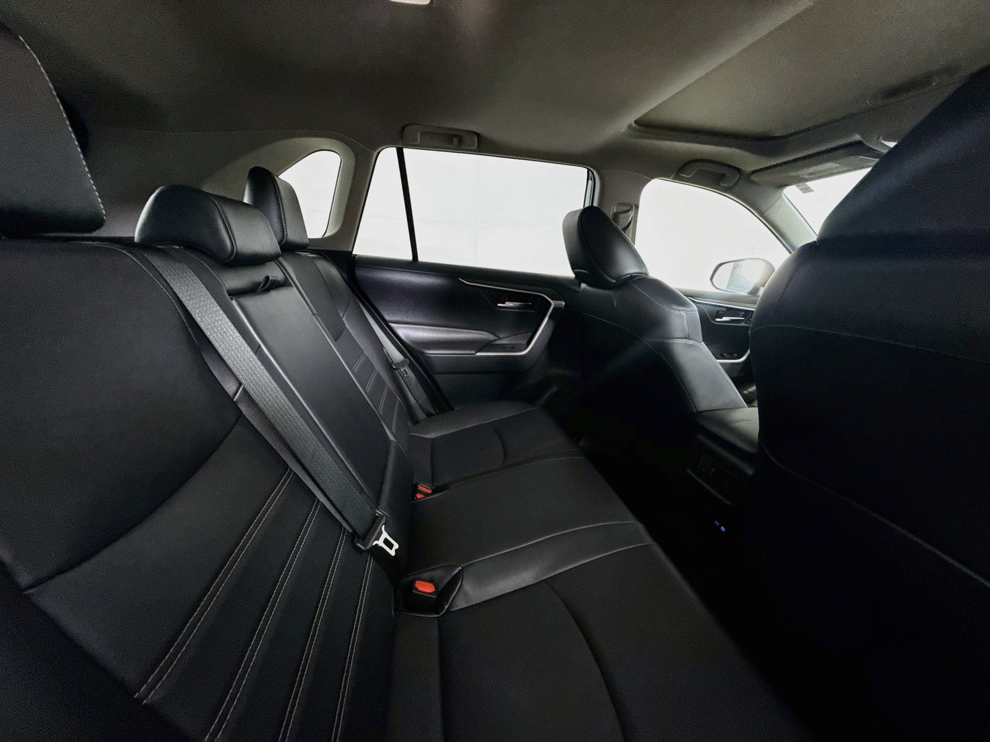 Certified 2022 Toyota RAV4 XLE Premium AWD/4WD image 28
