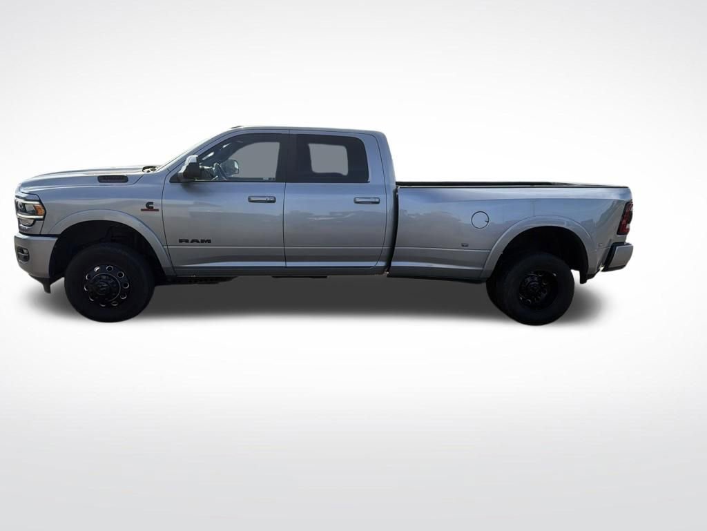 Used 2022 RAM 3500 Laramie w/ Night Edition AWD/4WD image 10