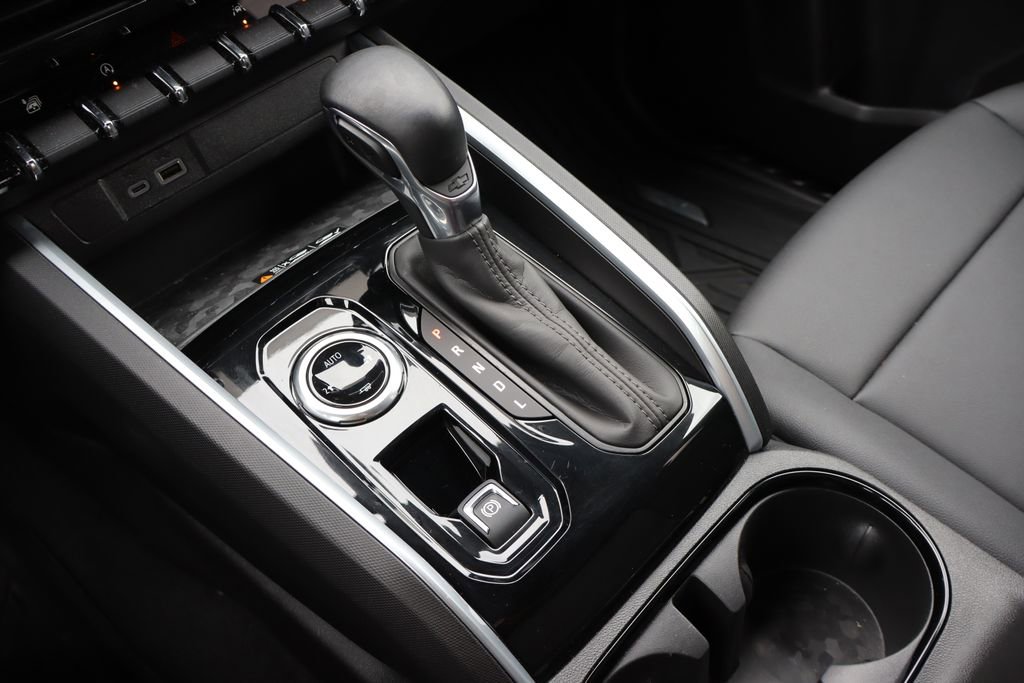 Used 2024 Chevrolet Colorado LT w/ LT Convenience Package III image 6