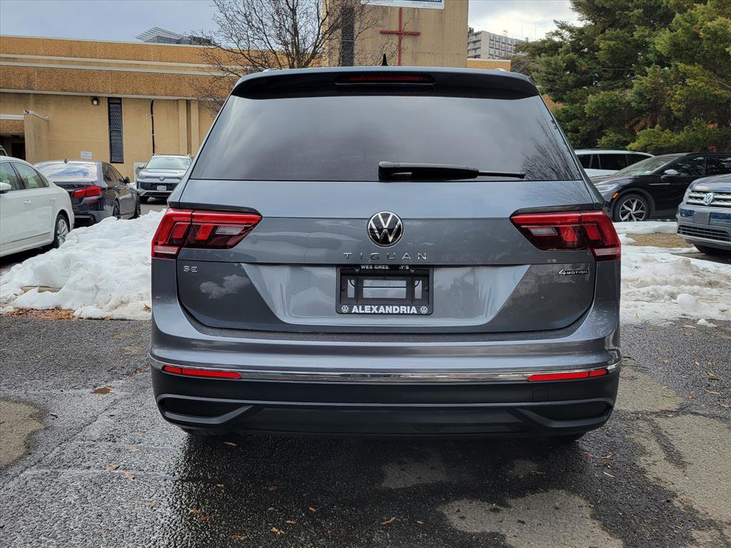 Used 2022 Volkswagen Tiguan SE w/ Panoramic Sunroof Package image 4