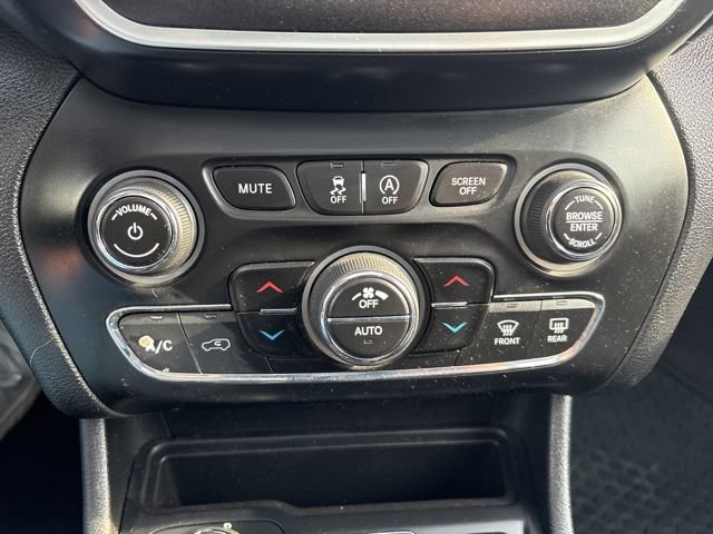 Used 2019 Jeep Cherokee Trailhawk AWD/4WD image 31