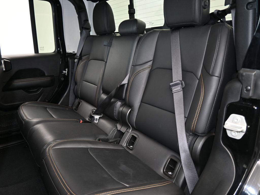 Used 2024 Jeep Gladiator Sport w/ Premium Package image 32