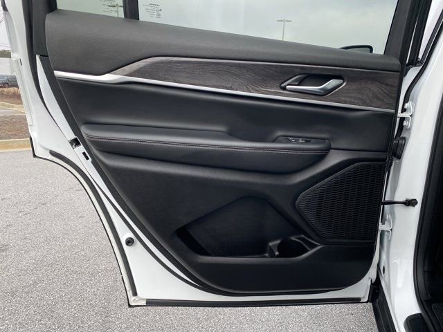 Used 2023 Jeep Grand Cherokee L Limited image 37