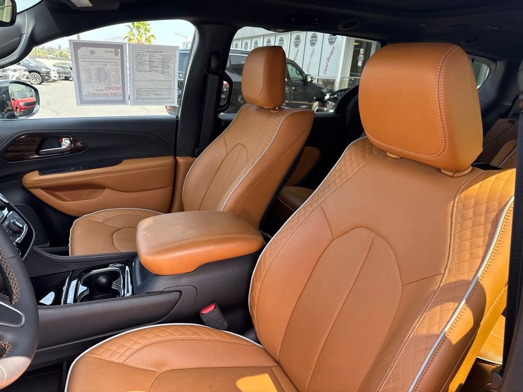 Certified 2023 Chrysler Pacifica Pinnacle FWD image 16
