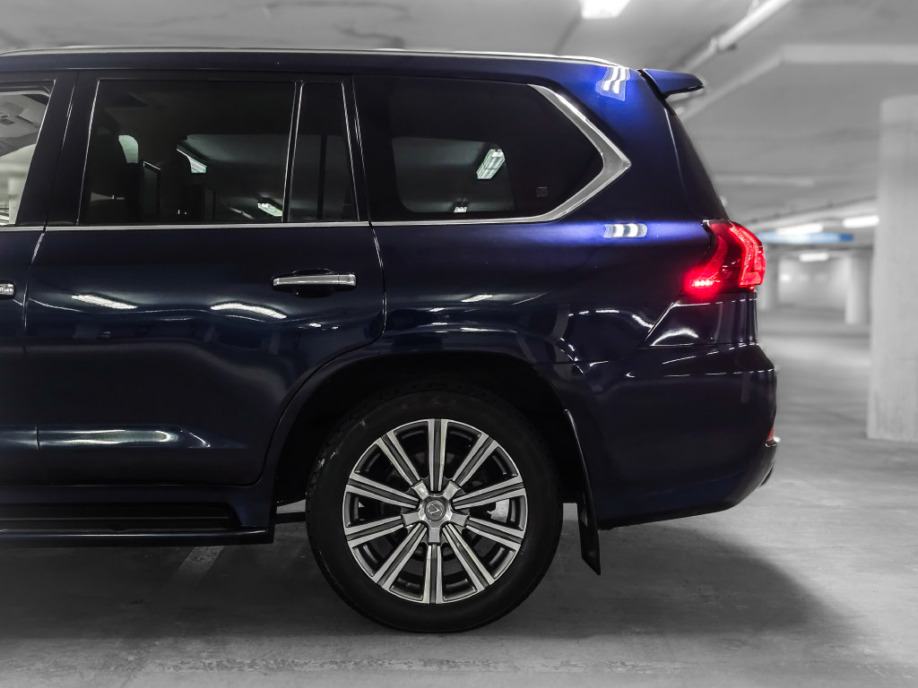 Used 2017 Lexus LX 570 4WD w/ Luxury Package image 16