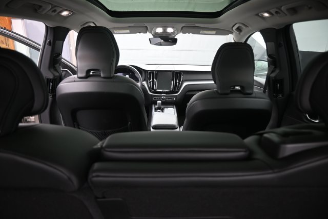 Used 2025 Volvo XC60 B5 Core AWD/4WD image 12