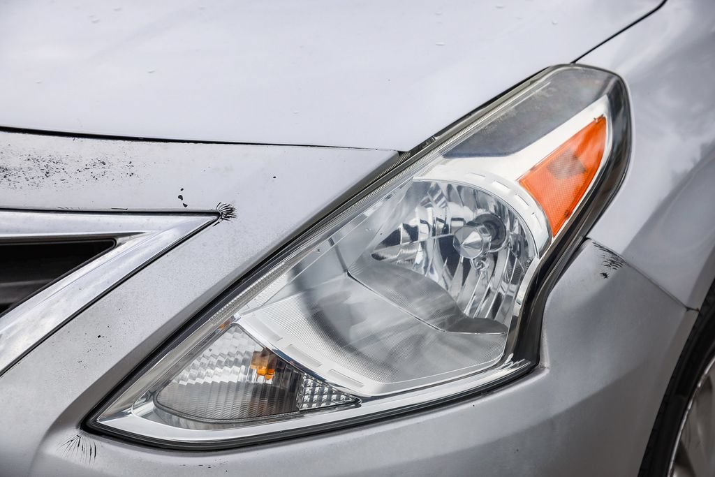 Used 2015 Nissan Versa SV FWD image 2
