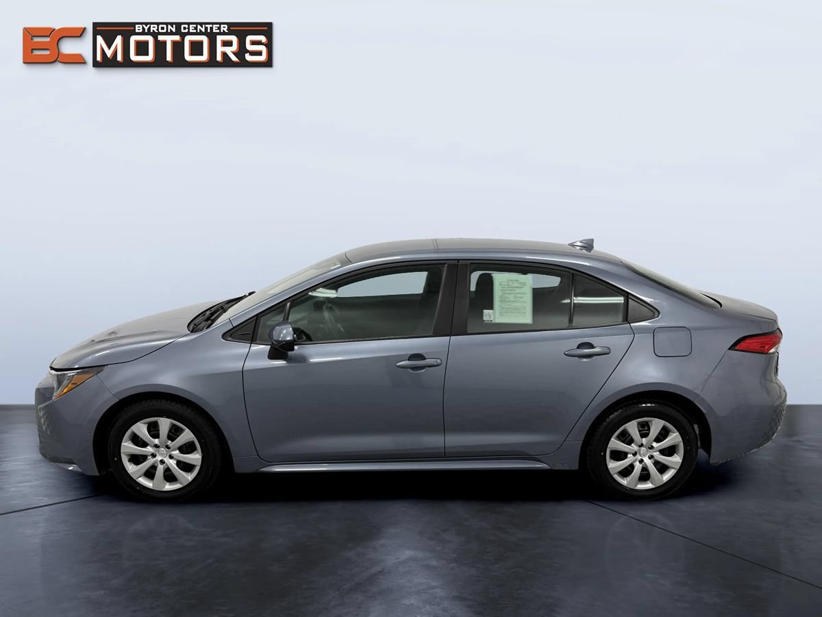 Used 2025 Toyota Corolla LE FWD image 3