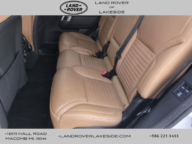 Used 2023 Land Rover Discovery Metropolitan Edition AWD/4WD image 15