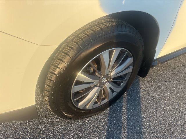 Used 2017 Nissan Pathfinder SV AWD/4WD image 22