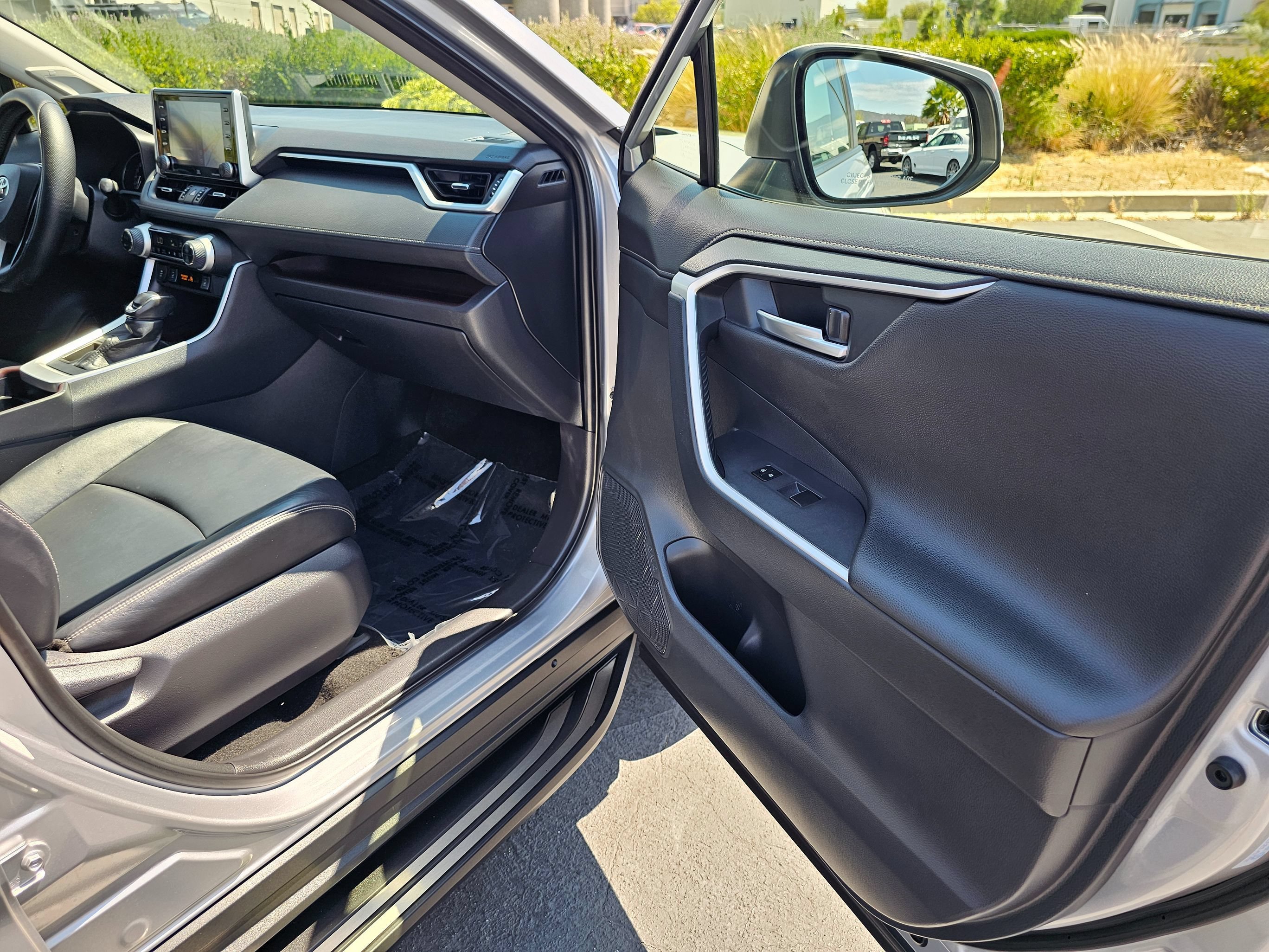 Used 2019 Toyota RAV4 Limited w/ Carpet Mat Package FWD image 32