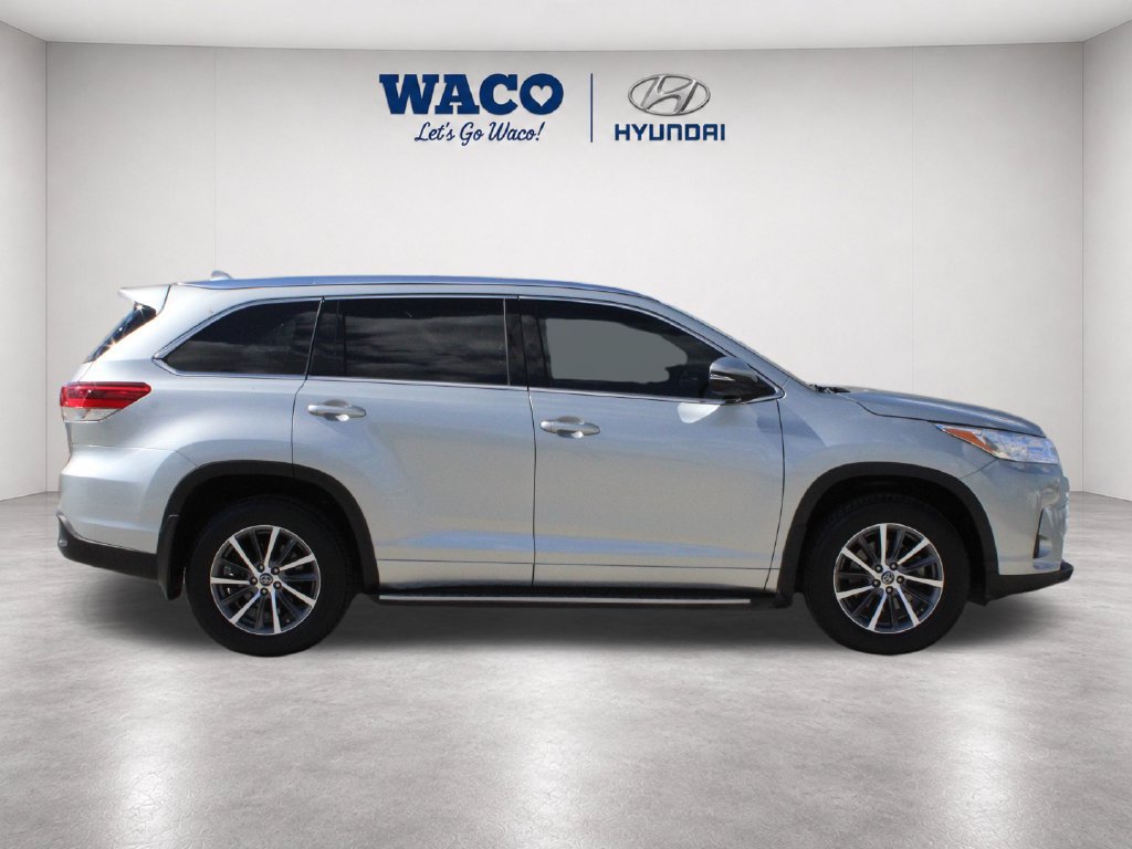 Used 2017 Toyota Highlander XLE FWD image 11
