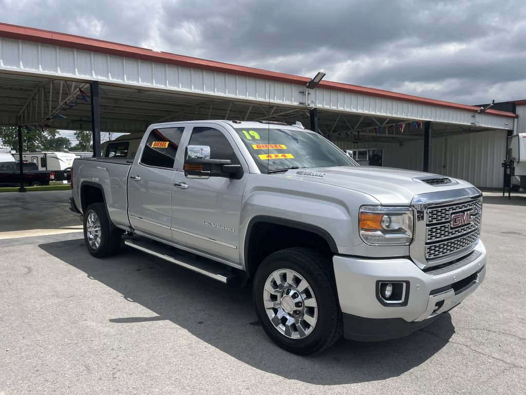 Used 2019 GMC Sierra 2500 Denali w/ Duramax Plus Package AWD/4WD image 1