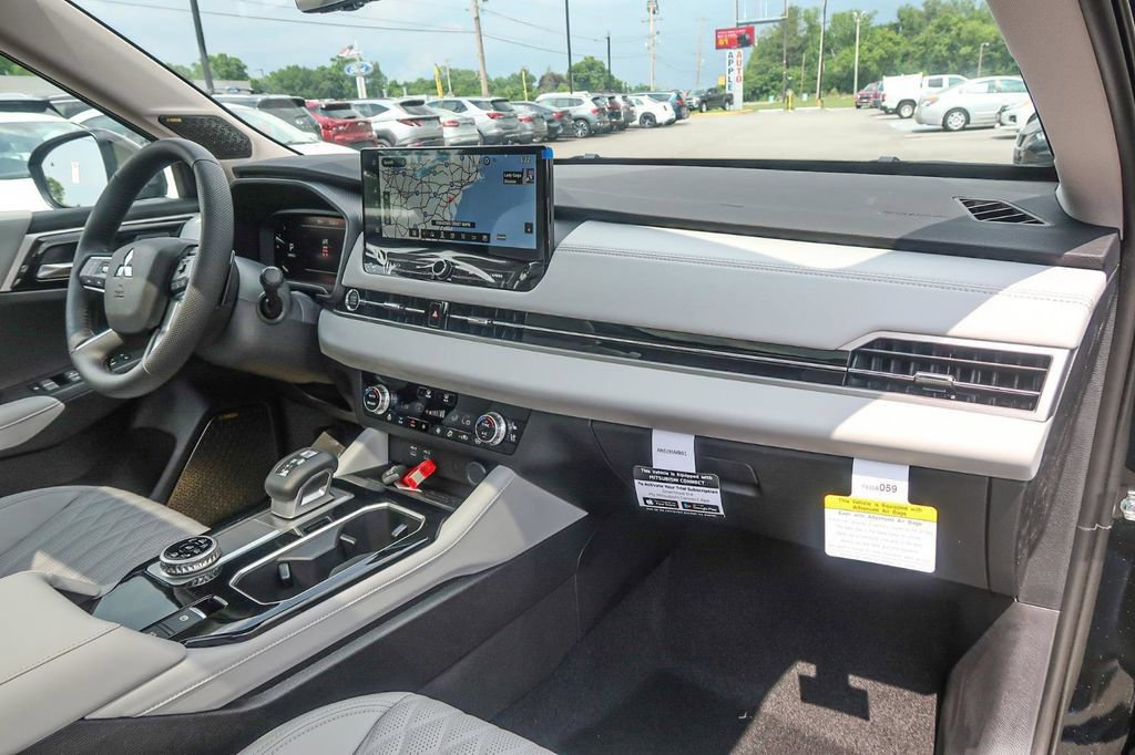 New 2025 Mitsubishi Outlander AWD image 20