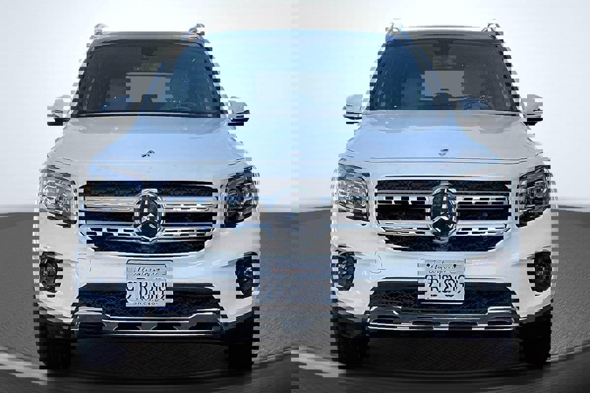 Used 2022 Mercedes-Benz GLB 250 w/ Premium Package image 3