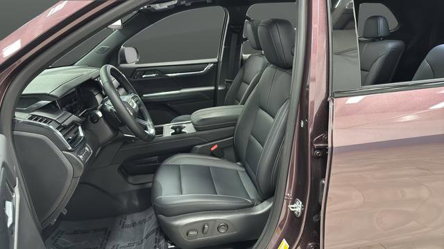 Used 2025 GMC Acadia Elevation w/ Elevation Premium Package image 9